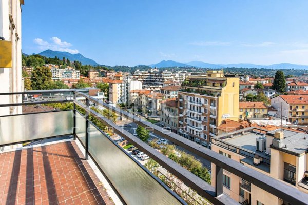 appartamento in vendita a Varese in zona Centro Città