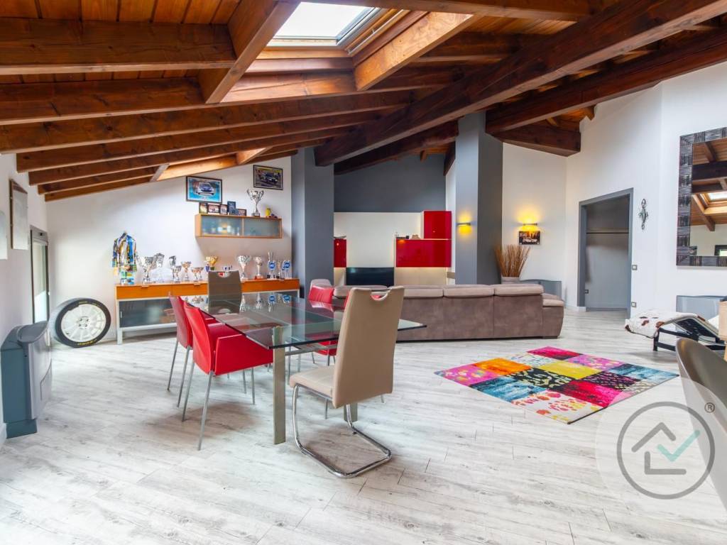 appartamento in vendita a Varese in zona Centro Città