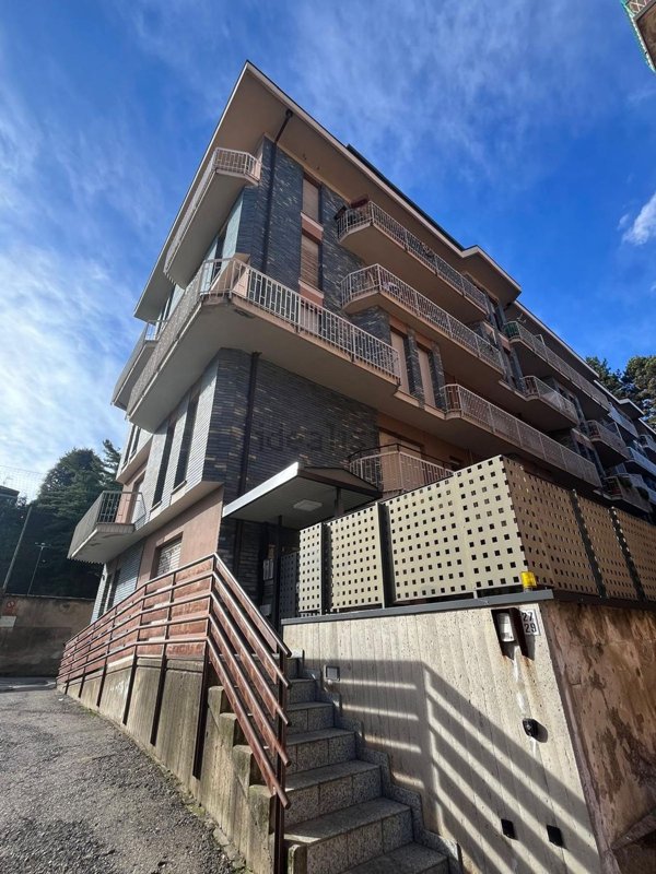 appartamento in vendita a Varese in zona Biumo