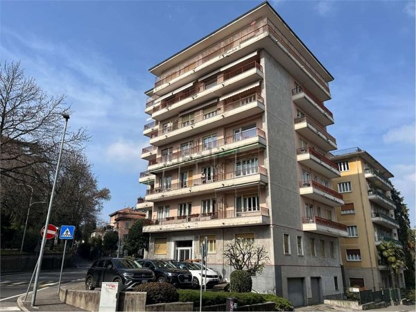 appartamento in vendita a Varese in zona Centro Città