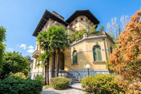 appartamento in vendita a Varese in zona Casbeno