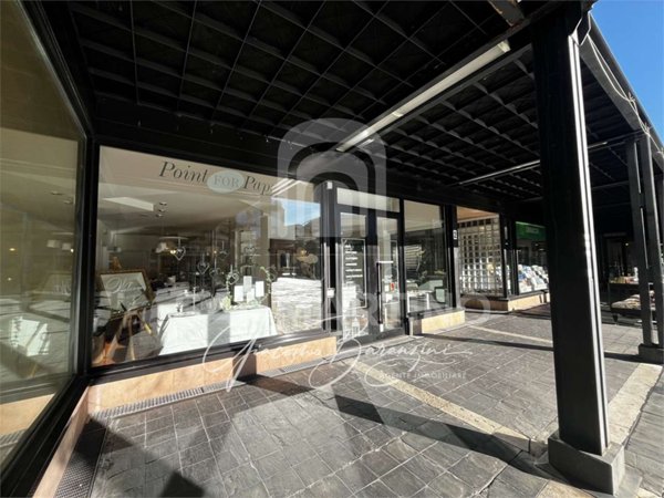 ufficio in vendita a Varese in zona Centro Città