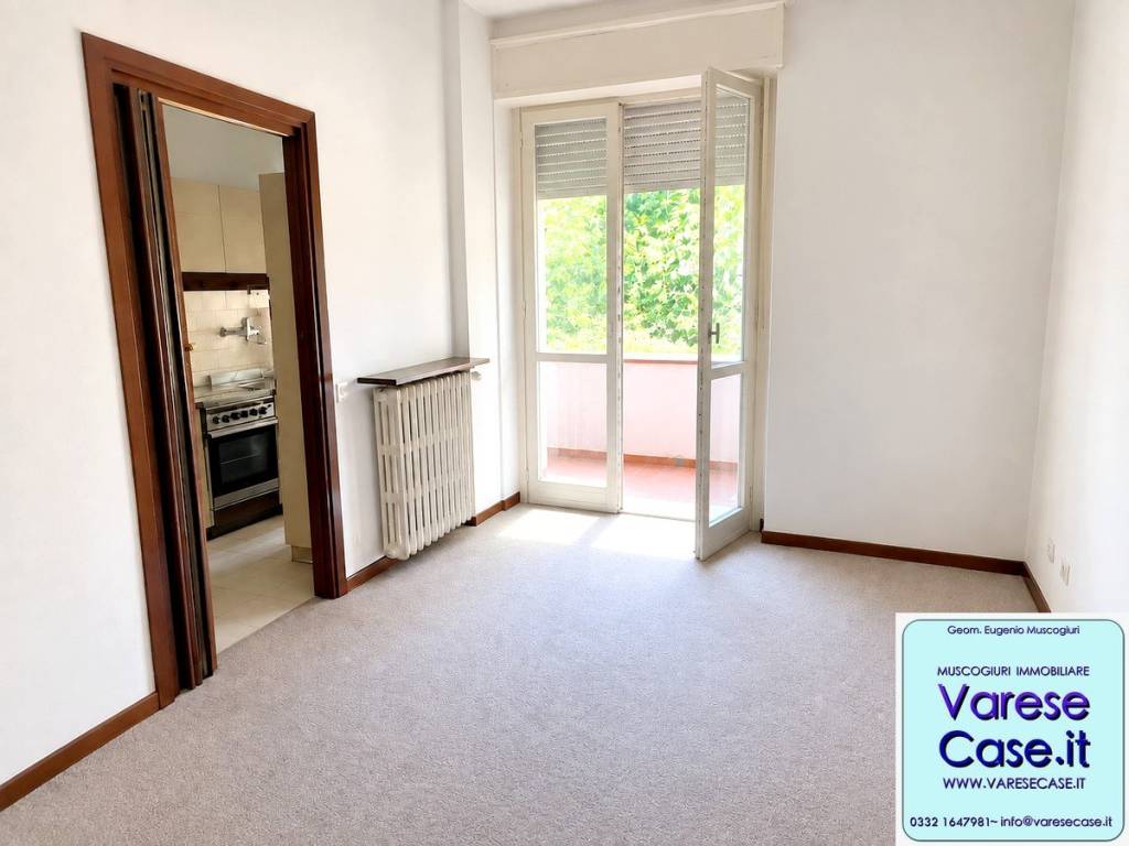 appartamento in vendita a Varese in zona Brunella
