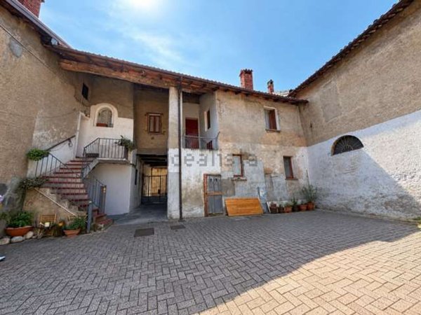 appartamento in vendita a Varese in zona Biumo