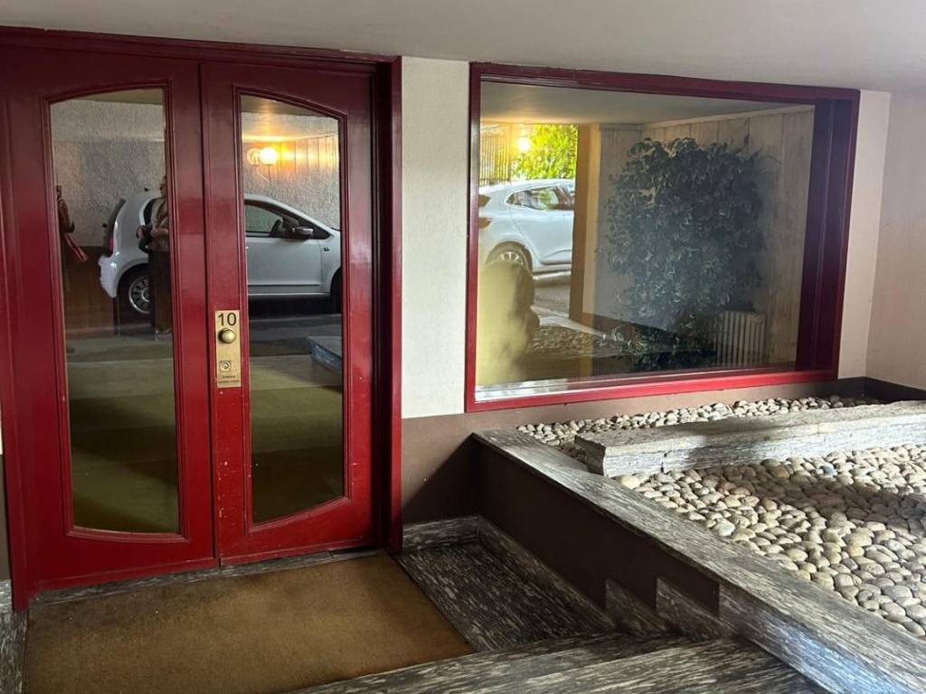 appartamento in vendita a Varese in zona Brunella