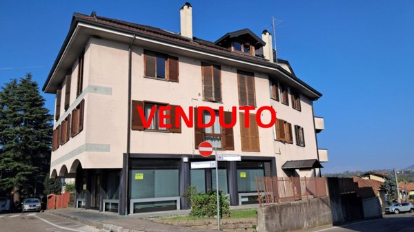casa indipendente in vendita a Varese in zona Bobbiate