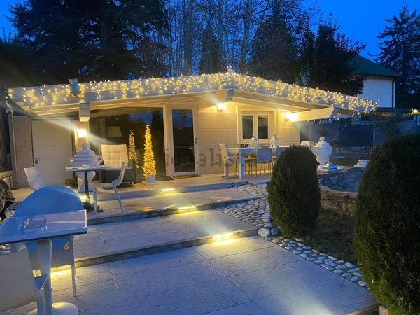 casa indipendente in vendita a Varese in zona Brunella