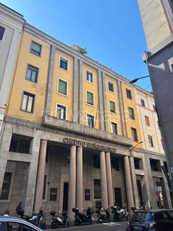 ufficio in vendita a Varese in zona Centro Città