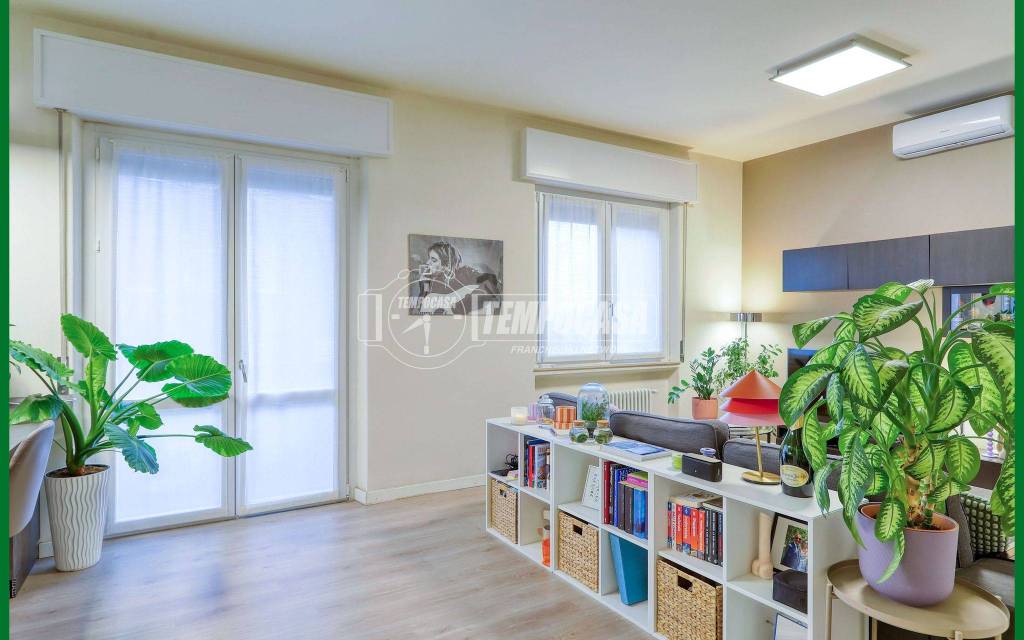 appartamento in vendita a Varese in zona Brunella