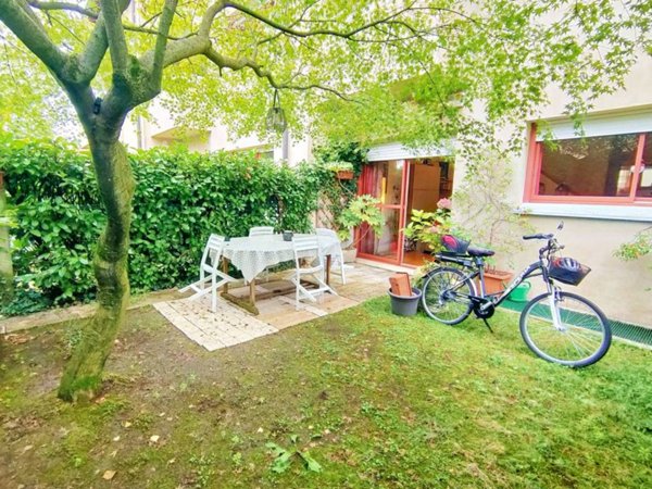 casa indipendente in vendita a Varese in zona Bizzozero