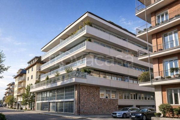 appartamento in vendita a Varese in zona Brunella