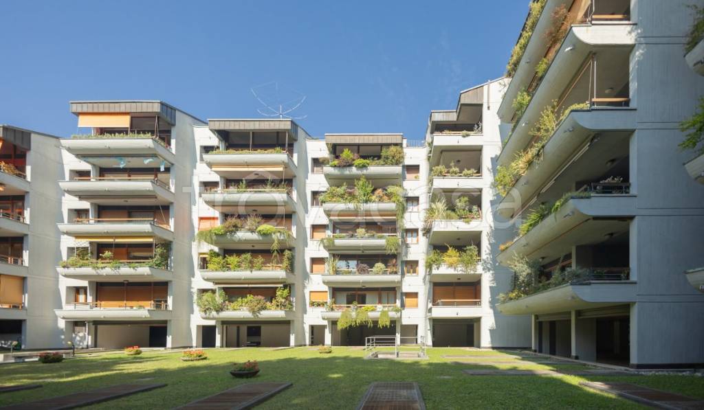 appartamento in vendita a Varese in zona Brunella