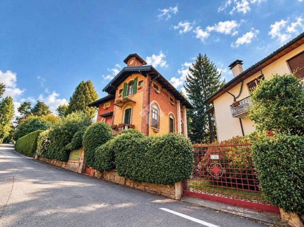 casa indipendente in vendita a Varese in zona Giubiano
