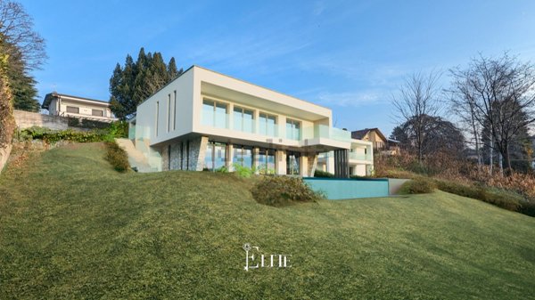 casa indipendente in vendita a Varese