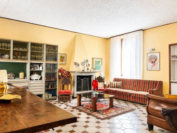 casa indipendente in vendita a Varese in zona Biumo