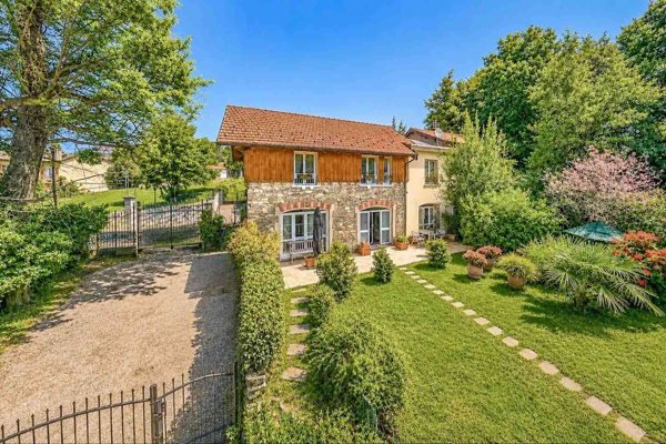 casa indipendente in vendita a Varese