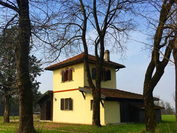 casa indipendente in vendita a Vedano Olona in zona Careno