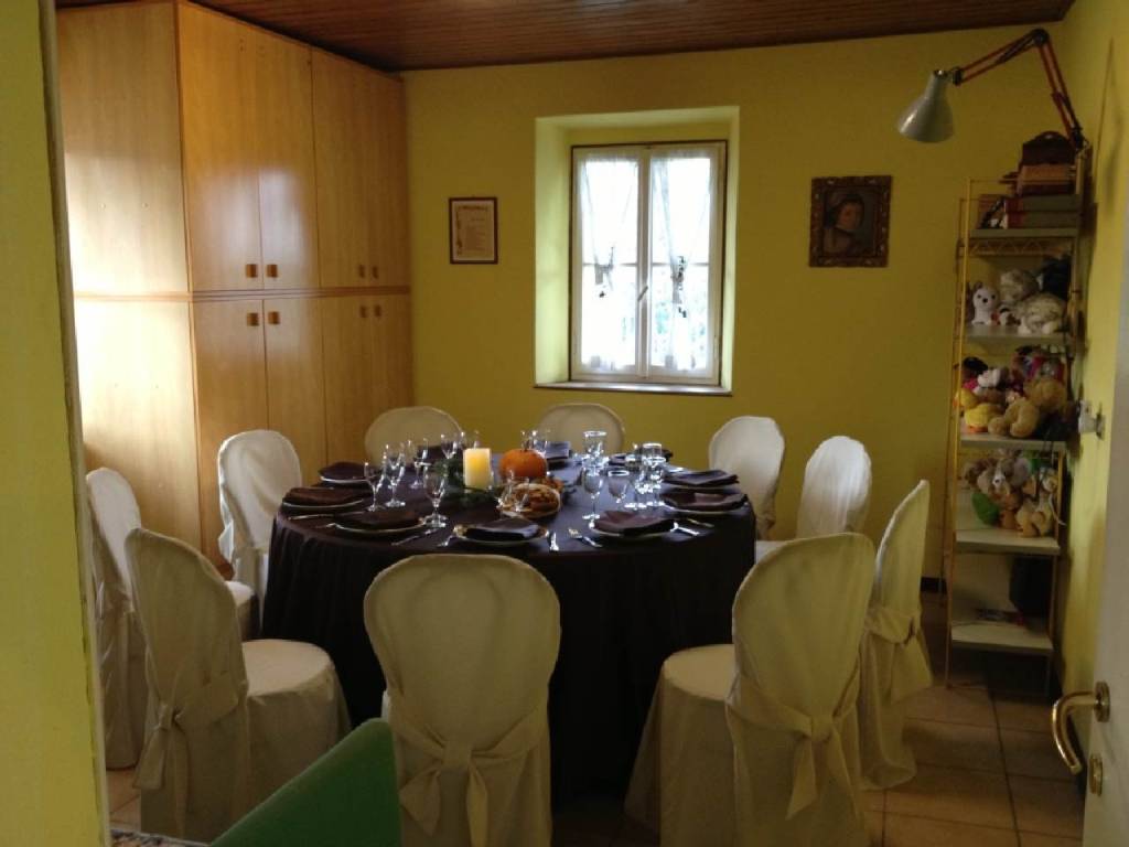 casa indipendente in vendita a Vedano Olona in zona Careno