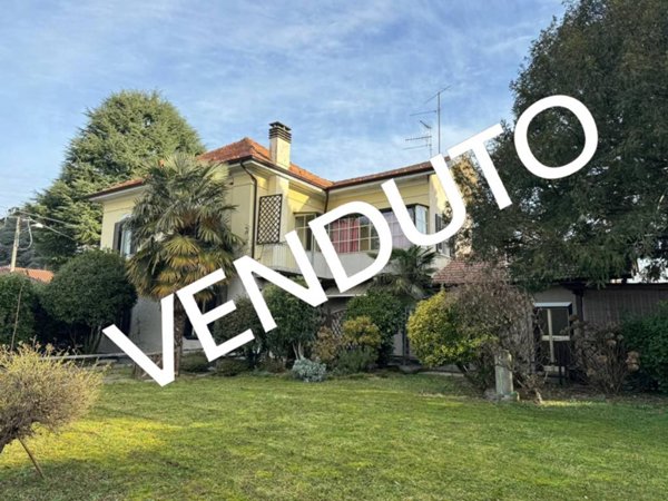casa indipendente in vendita a Vedano Olona