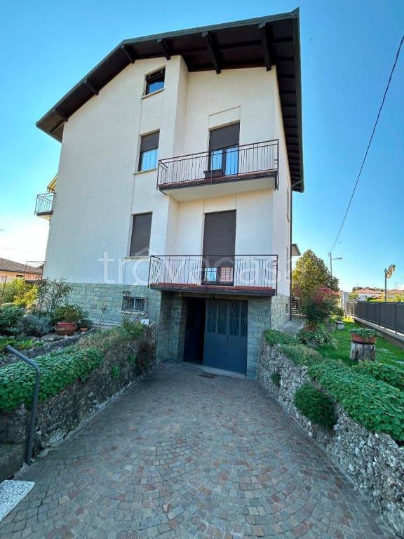 casa indipendente in vendita a Vedano Olona