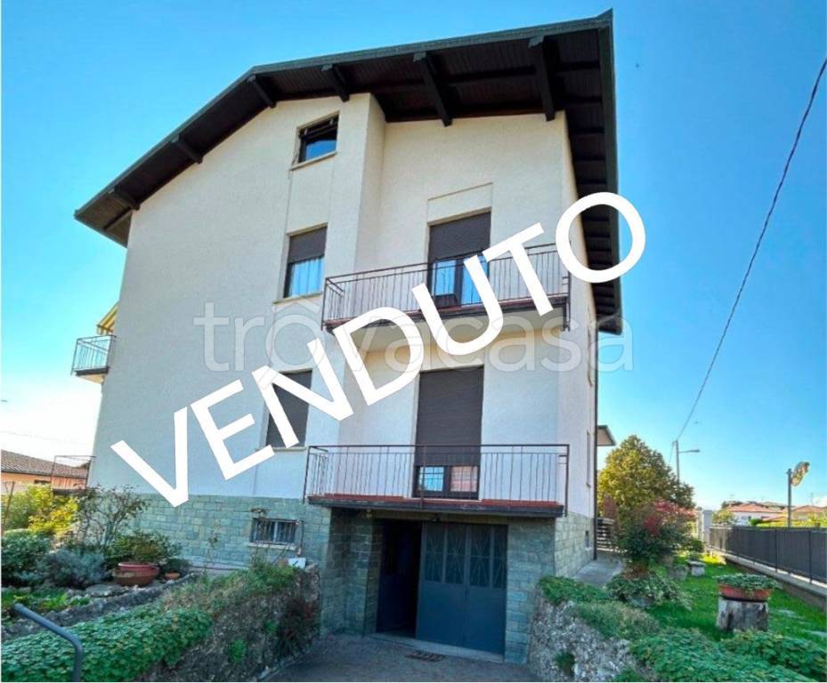 casa indipendente in vendita a Vedano Olona