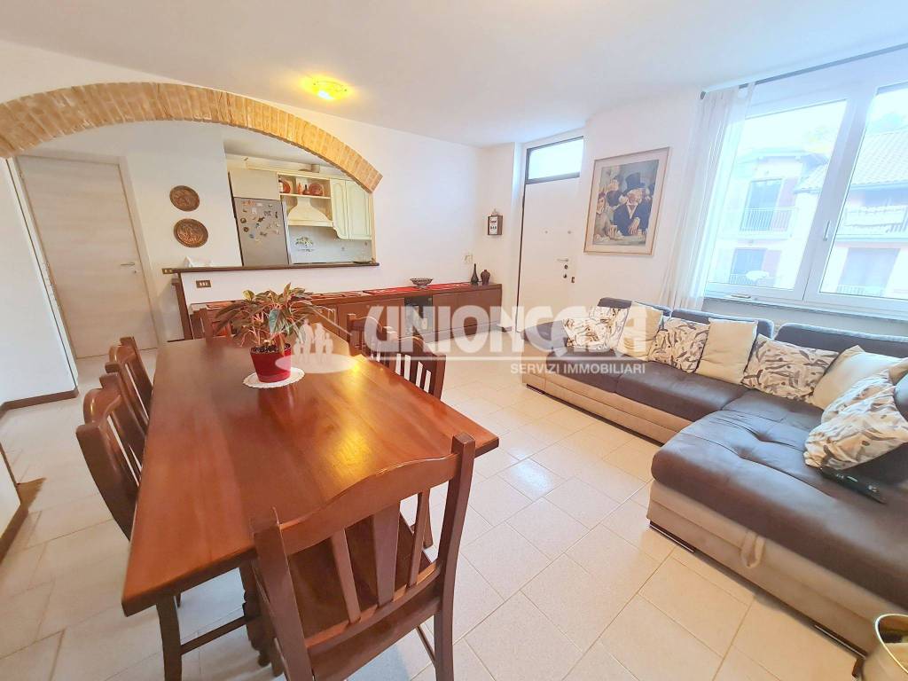 casa indipendente in vendita a Vedano Olona