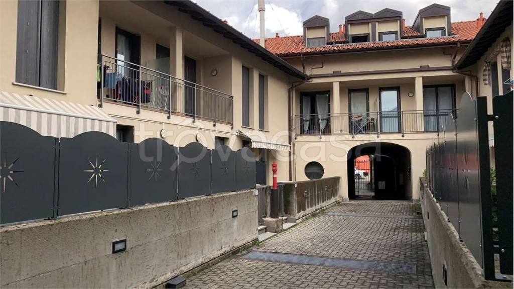 appartamento in vendita a Vedano Olona