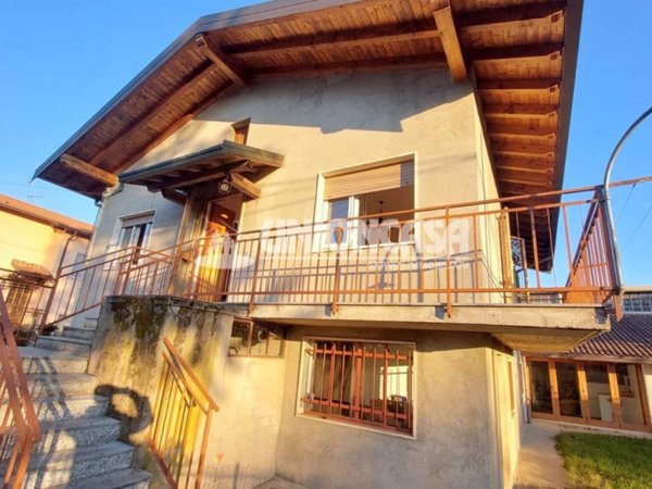 casa indipendente in vendita a Vedano Olona