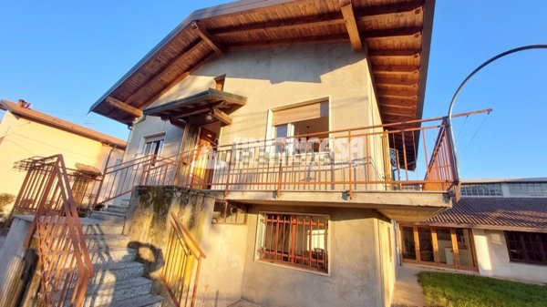 casa indipendente in vendita a Vedano Olona