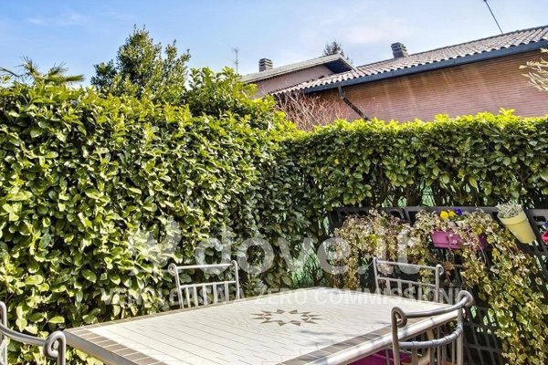 casa indipendente in vendita a Vedano Olona
