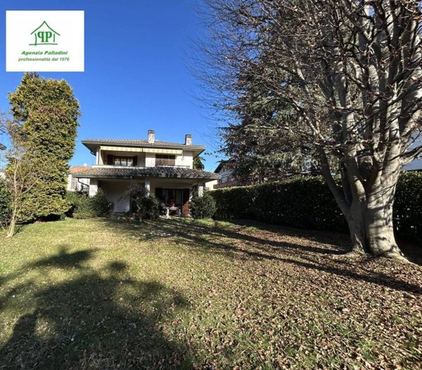 casa indipendente in vendita a Vedano Olona