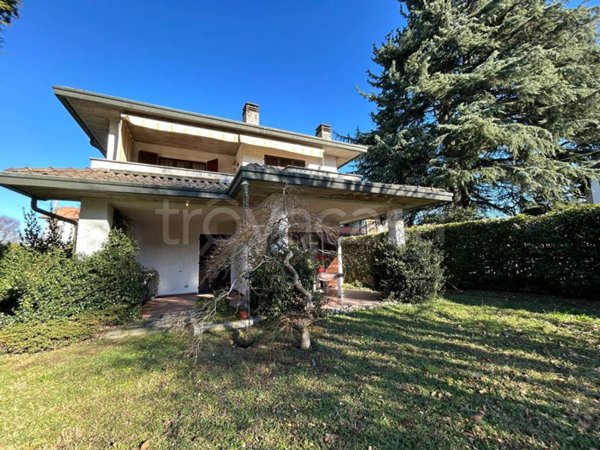 casa indipendente in vendita a Vedano Olona