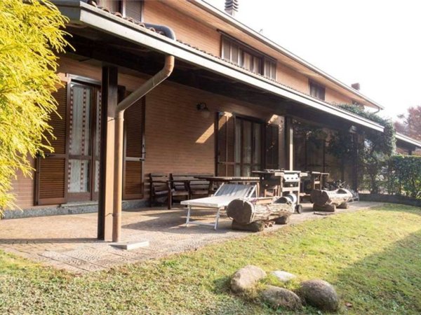casa indipendente in vendita a Vedano Olona