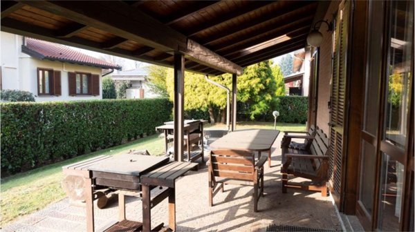 casa indipendente in vendita a Vedano Olona