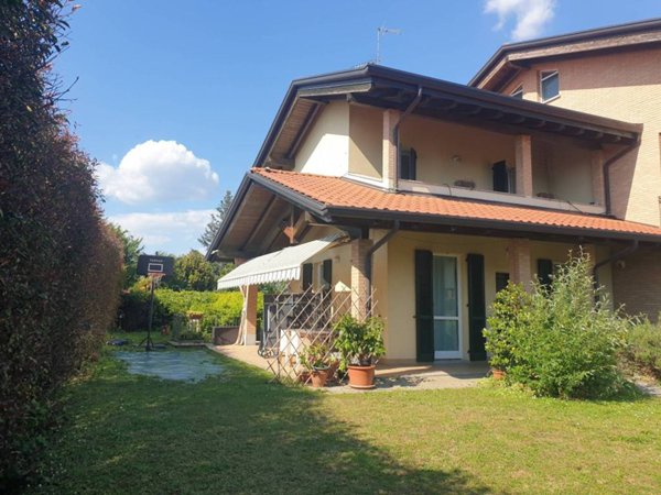 casa indipendente in vendita a Vedano Olona