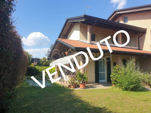 casa indipendente in vendita a Vedano Olona