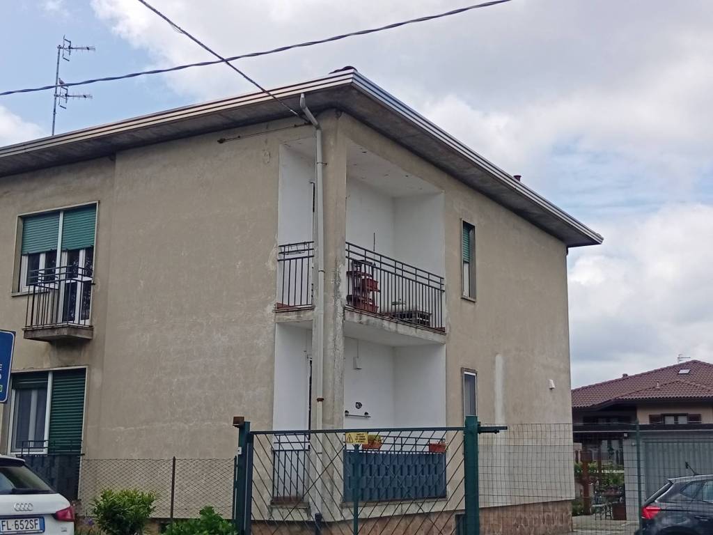appartamento in vendita a Vedano Olona