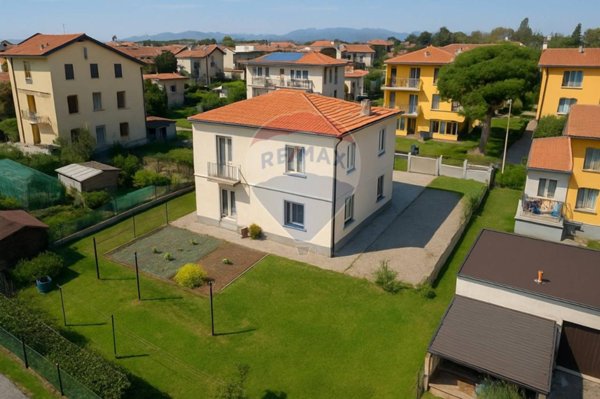 casa indipendente in vendita a Vedano Olona