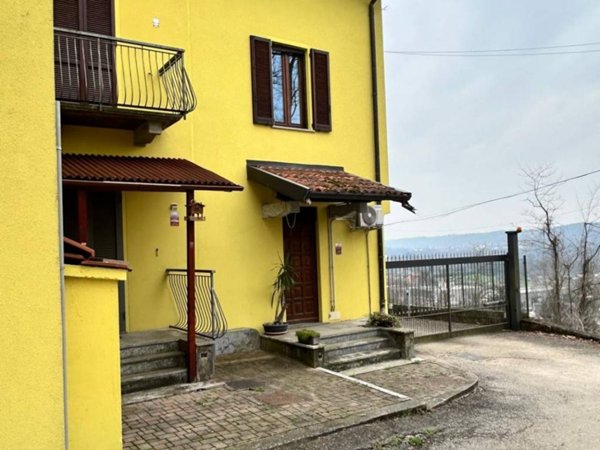 casa indipendente in vendita a Vedano Olona in zona Careno