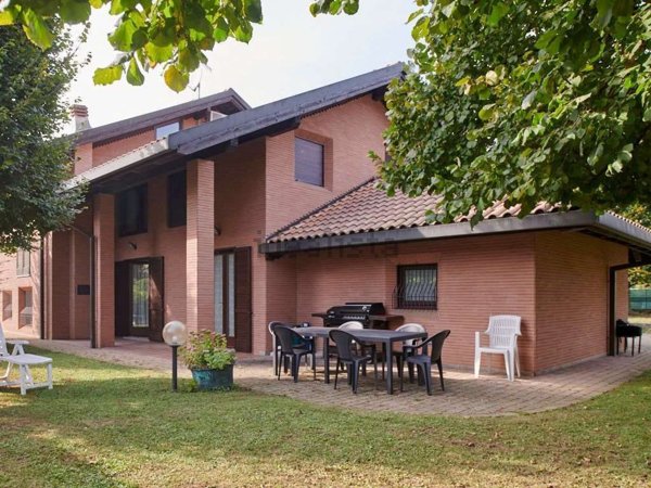 casa indipendente in vendita a Vedano Olona