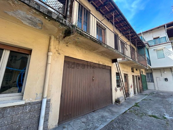 pentavano in vendita a Vedano Olona