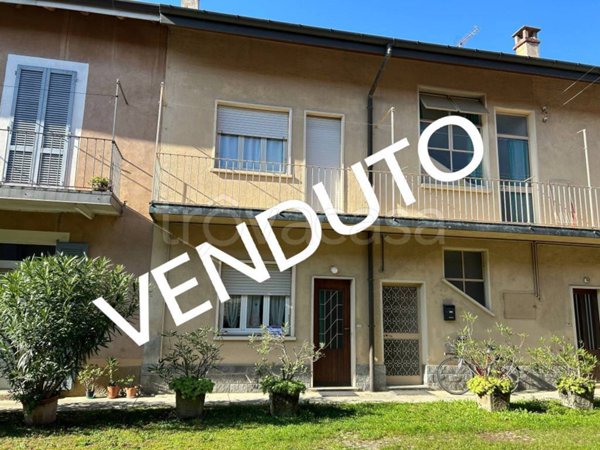 casa indipendente in vendita a Vedano Olona in zona Fontanelle