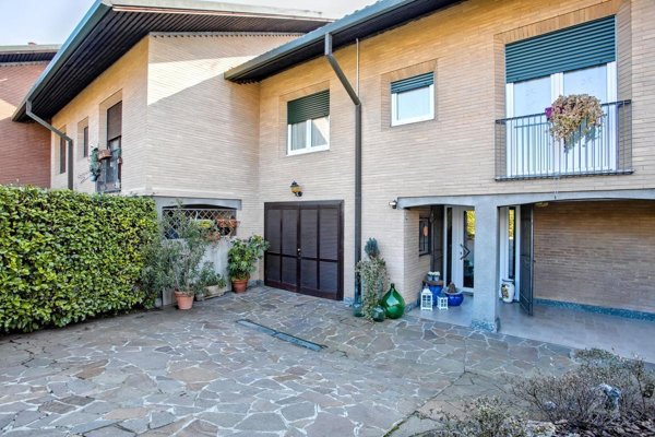 casa indipendente in vendita a Vedano Olona
