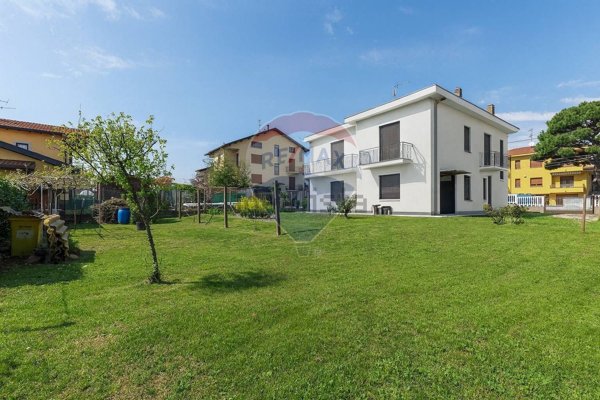 casa indipendente in vendita a Vedano Olona