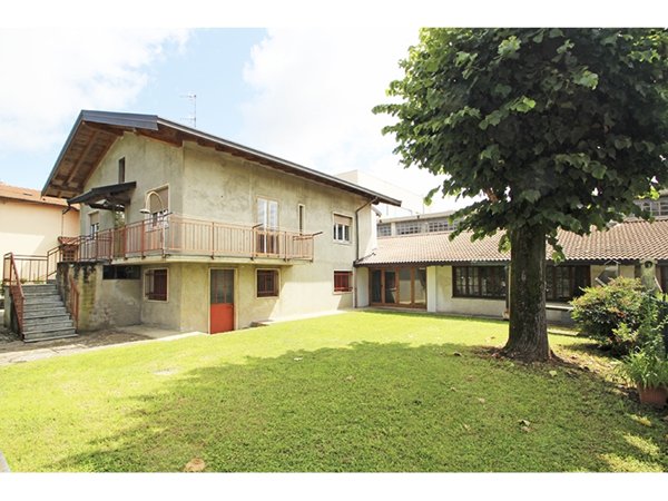 casa indipendente in vendita a Vedano Olona