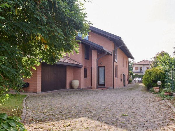 casa indipendente in vendita a Vedano Olona