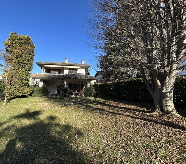 casa indipendente in vendita a Vedano Olona