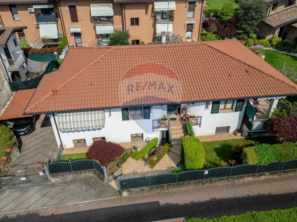 casa indipendente in vendita a Vedano Olona