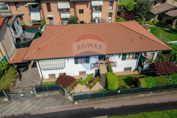 casa indipendente in vendita a Vedano Olona