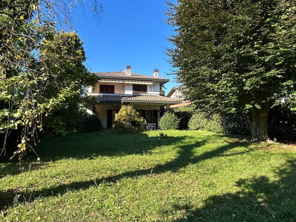 casa indipendente in vendita a Vedano Olona